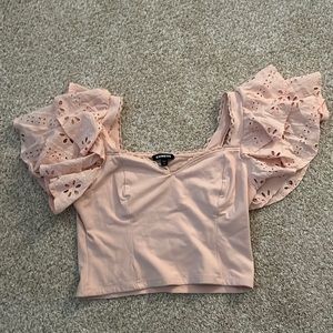 Soft pink eyelet sleeve top nwt from express, size M